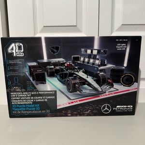 4D BUILD Mercedes-AMG F1 W15 E Performance Car & Garage Set 3D Model w/LED Light